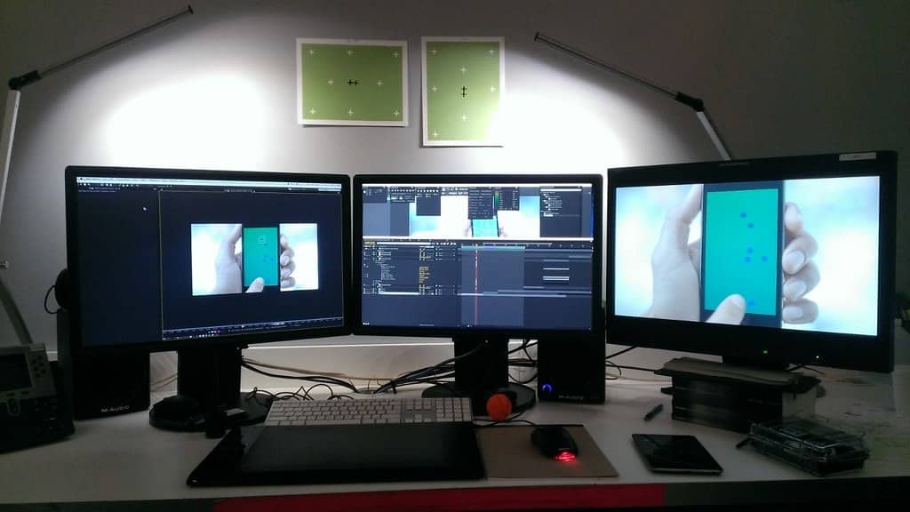 Best Desk for 3 Monitors